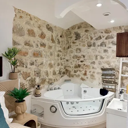 Mediterranean Yachting - Jacuzzi - Suquet Apartment Cannes